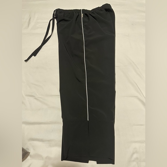 Reebok Active Black Lightweight Capri Pants - Picture 2 of 7